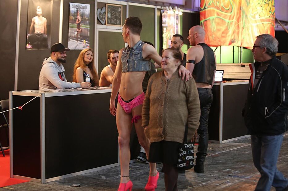 Portugueses esgotaram aulas de sexo no Eros Porto