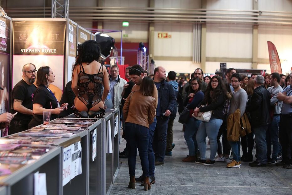 Portugueses esgotaram aulas de sexo no Eros Porto