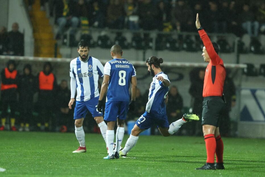 FC Porto e Paços de Ferreira jogaram este domingo na Mata Real