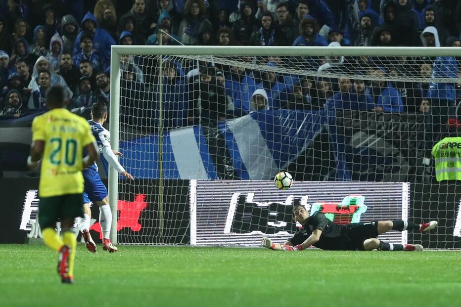 FC Porto e Paços de Ferreira jogaram este domingo na Mata Real