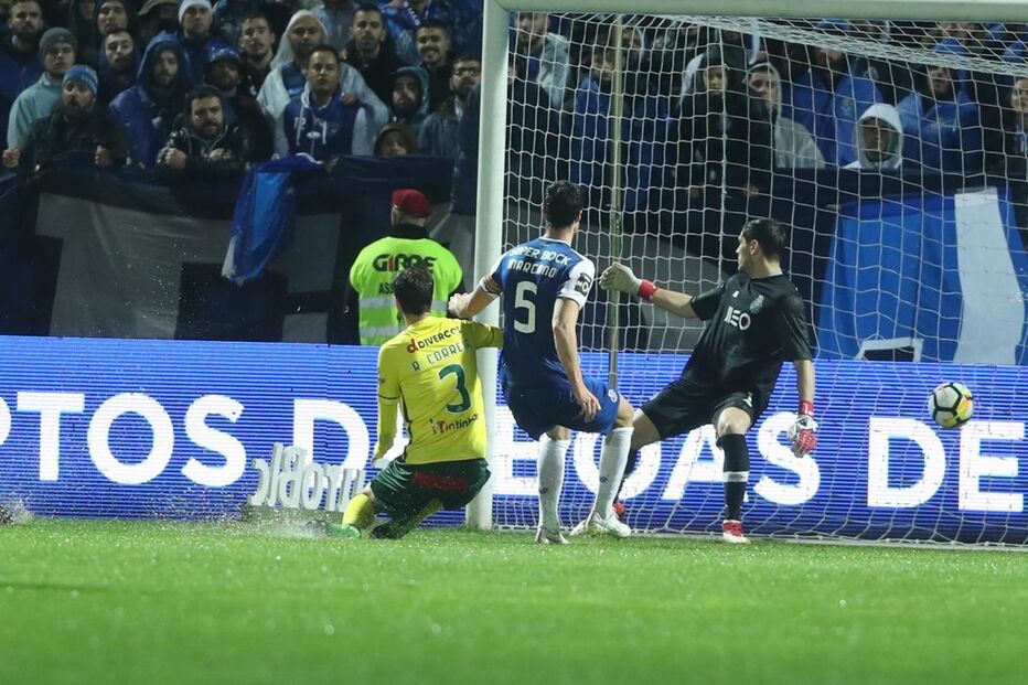 FC Porto e Paços de Ferreira jogaram este domingo na Mata Real