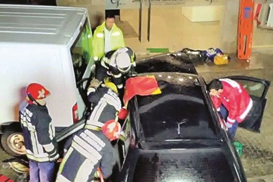 Jovem foi socorrido pelos bombeiros 