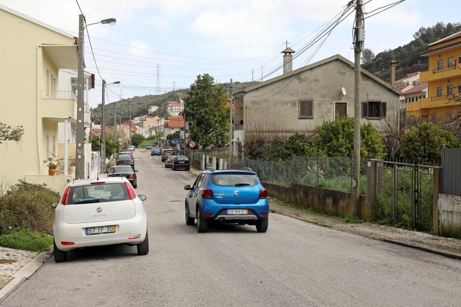 Jovem de 23 anos foi assassinada numa rua do bairro da Encosta da Luz, Odivelas. O homicida entregou-se
