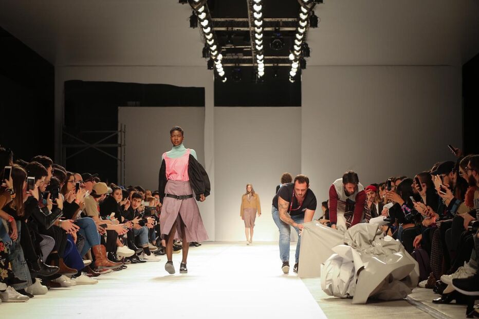 Desfile de Dino Alves