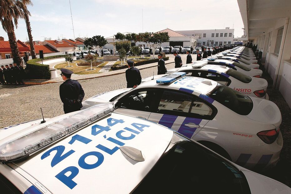 Entrega de viaturas à PSP a 17 de fevereiro de 2017. No segundo semestre deste ano o Governo quer entregar 250 novas viaturas a todas as polícias   