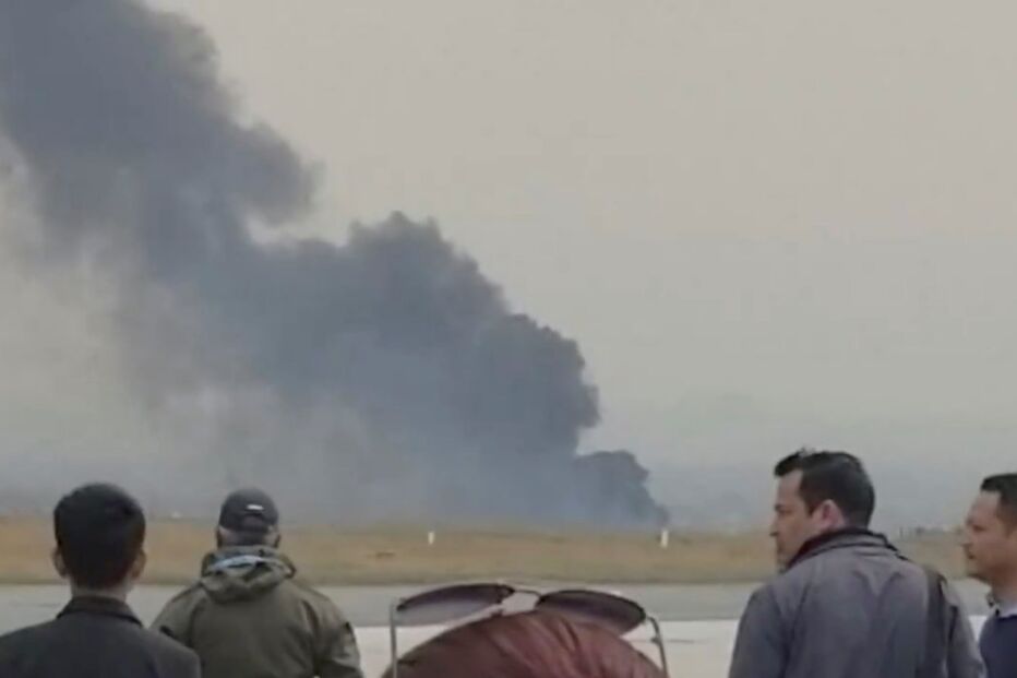 Avião despenha-se durante aterragem no Nepal