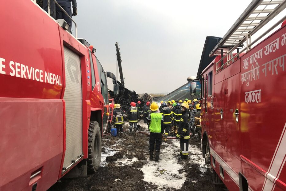 Avião despenha-se durante aterragem no Nepal