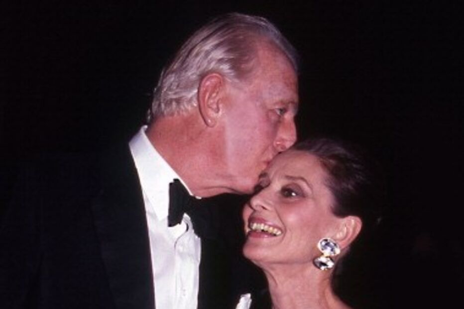 Estilista francês Hubert de Givenchy com a sua musa inspiradora Audrey Hepburn