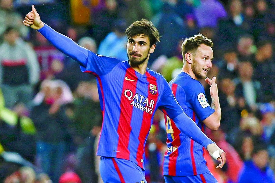 André Gomes, de 24 anos, vive momentos difíceis no Barcelona  