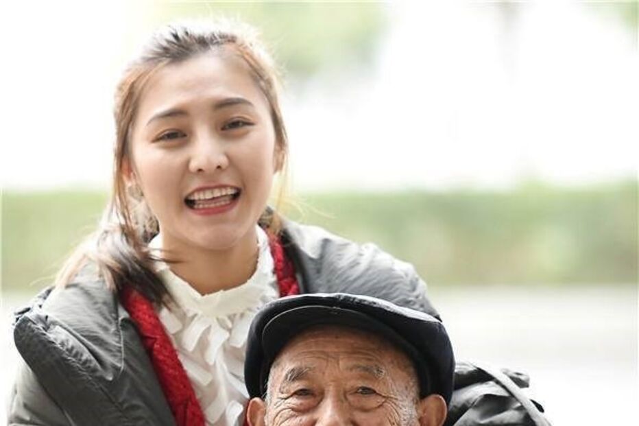 Fu Xuewei, avô, idoso, casamento, noiva falsa, sessão fotográfica