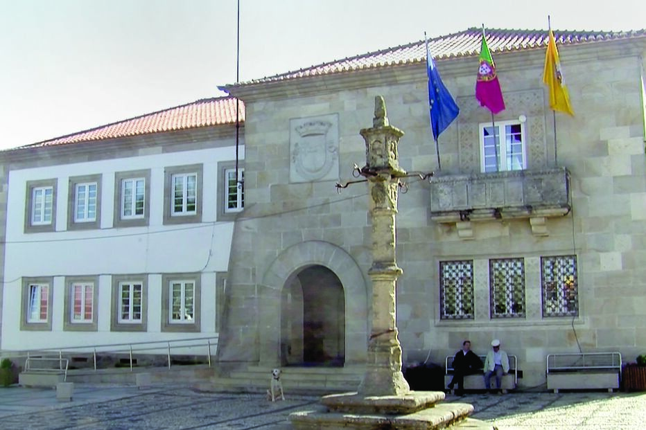 Freixo de Espada à Cinta, ex-autarca, amante, golpe, stripper, câmara, julgamento