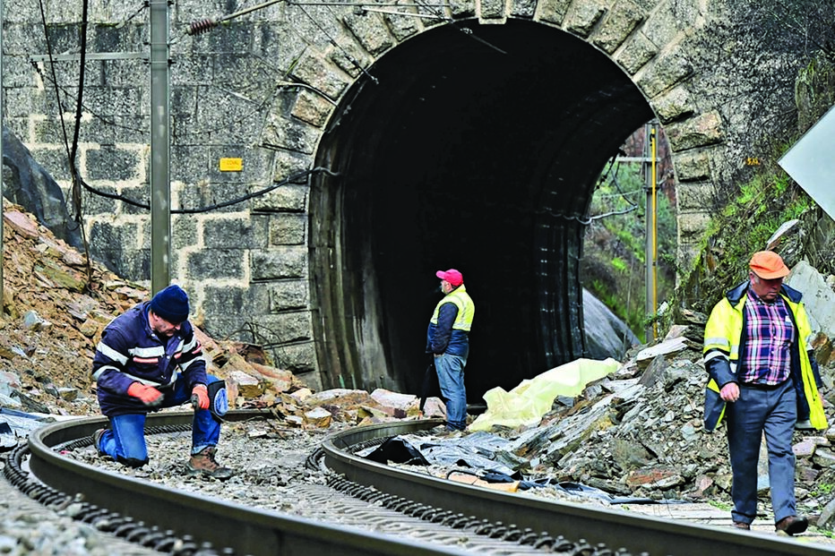 Faro, Algarve, Norte, Infraestruturas, transportes, ferroviária, linhas férreas