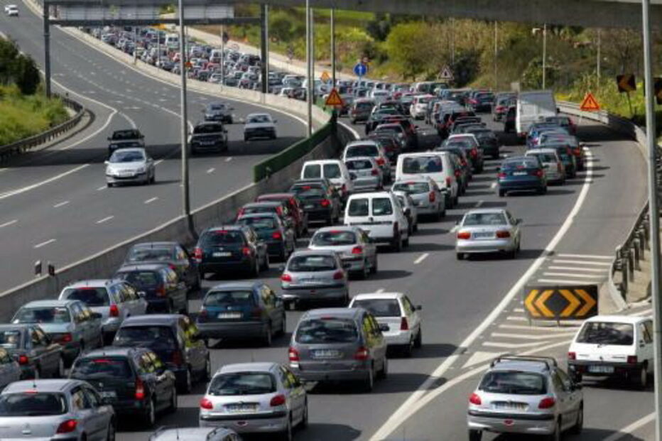 Fila de trânsito no IC 19