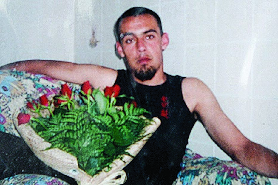 Claude Inácio, morte, crime, homicídio, sofá, pescoço, facadas, Caldas da Rainha 