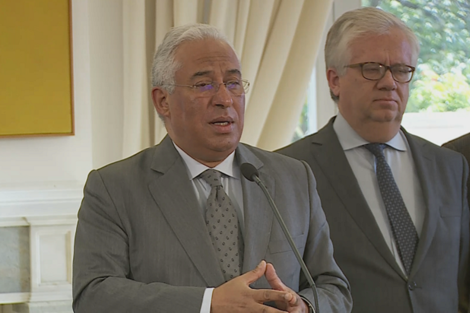 António Costa com o ministro Eduardo Cabrita