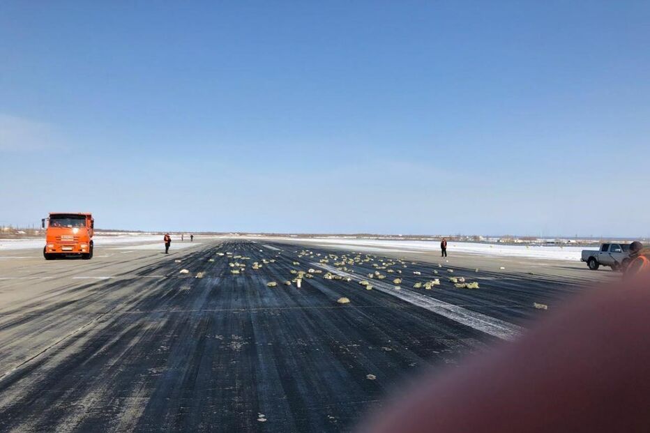 Barras de ouro ficaram espalhadas na pista durante a descolagem da aeronave