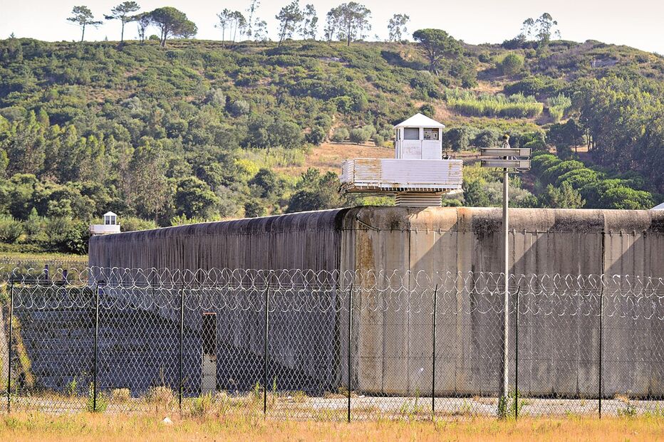 Agressor terá procurado forçar a transferência  