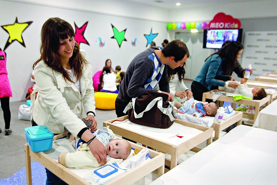 Berçário está preparado para receber os bebés, os pequenos reis da festa