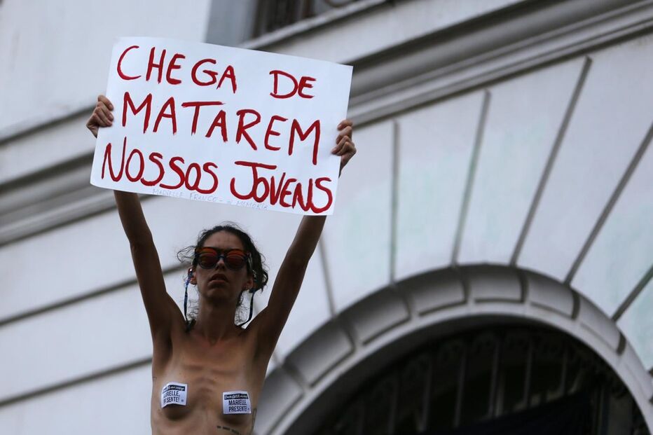 Milhares saíram à rua no Rio de Janeiro para homenagear Marielle Franco