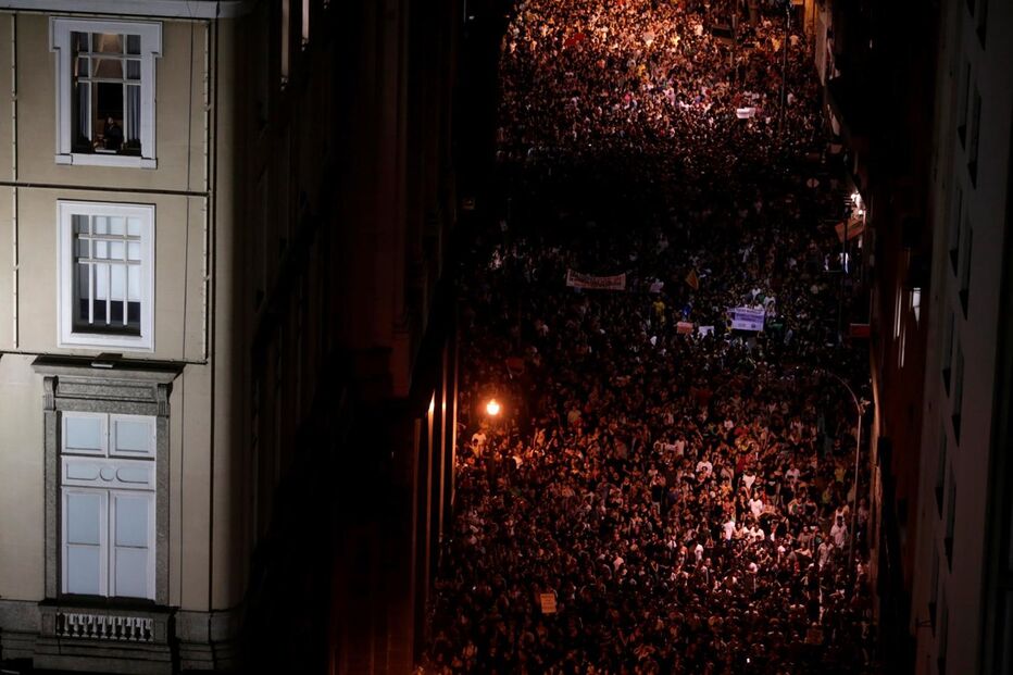 Milhares saíram à rua no Rio de Janeiro para homenagear Marielle Franco