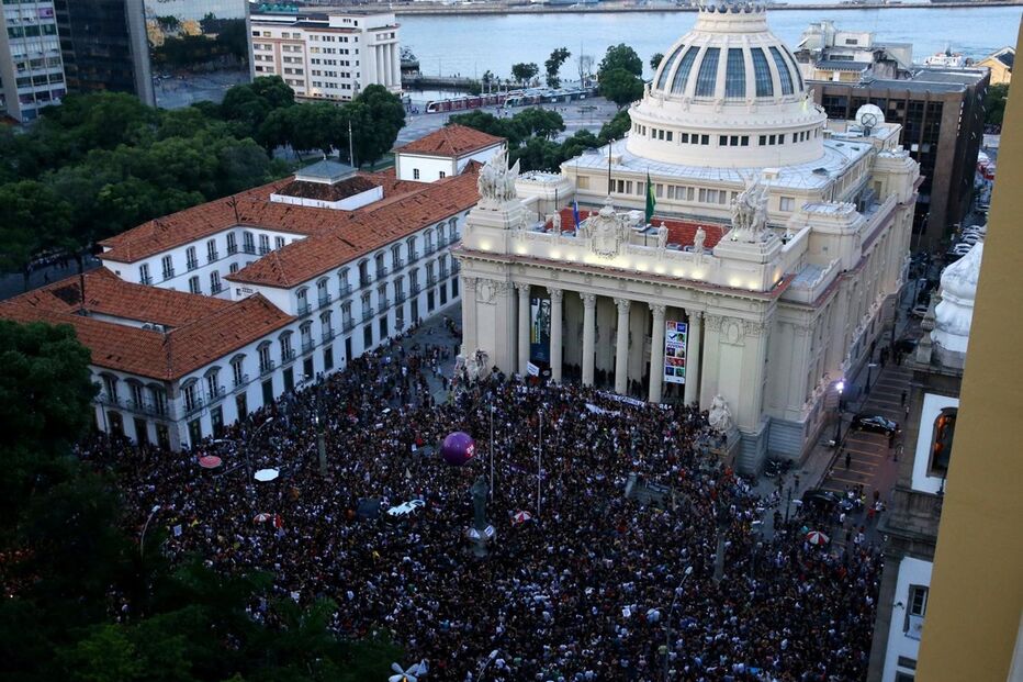 Milhares saíram à rua no Rio de Janeiro para homenagear Marielle Franco