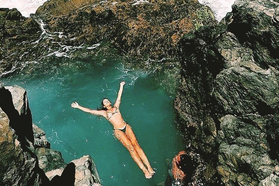 Rita Pereira e o namorado no mesmo local de Fernando Noronha