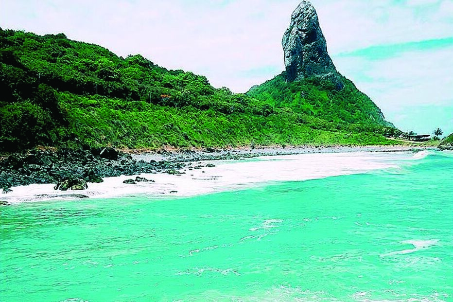 Rita Pereira e o namorado no mesmo local de Fernando Noronha