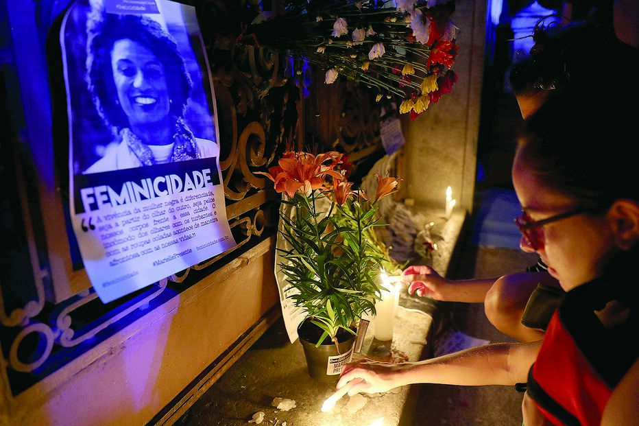 Milhares de pessoas saíram à rua no Rio de Janeiro para condenar o assassínio da vereadora Marielle Franco  
