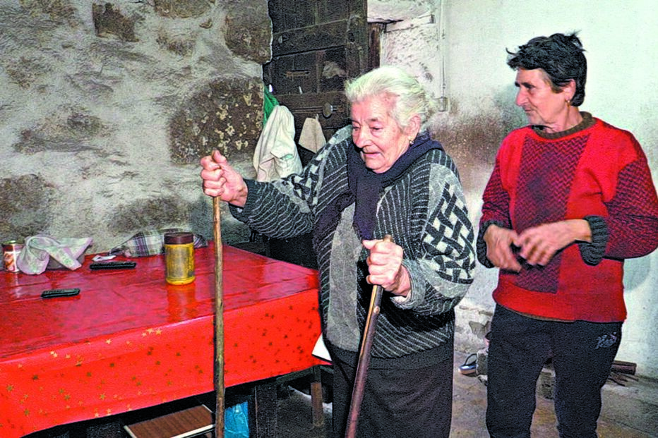 Neuza Dantas foi abordada por mulheres que a empurraram e lhe puseram a mão no pescoço para não gritar por socorro 