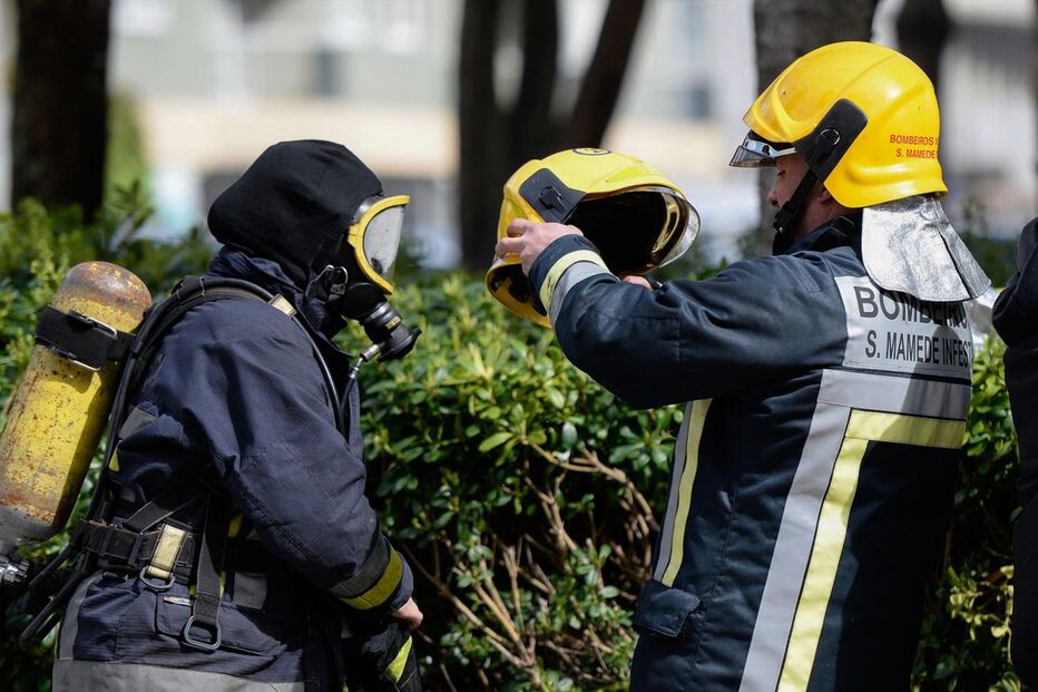 Prédio evacuado devido a incêndio em Leça da Palmeira