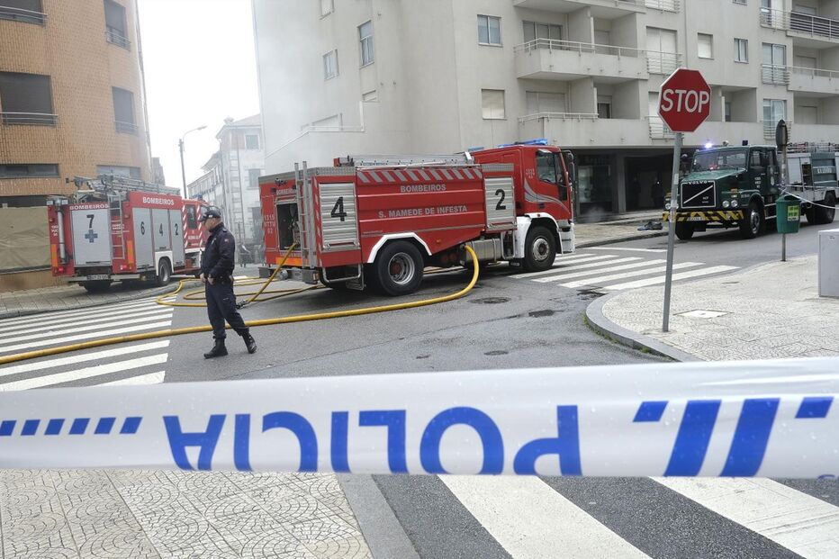 Prédio evacuado devido a incêndio em Leça da Palmeira