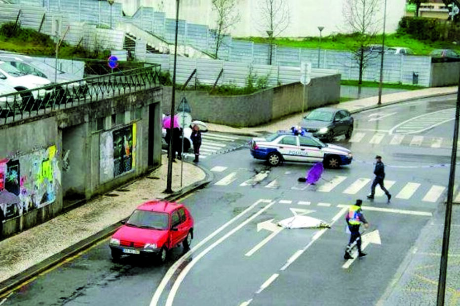 Atropelada junto à PSP 