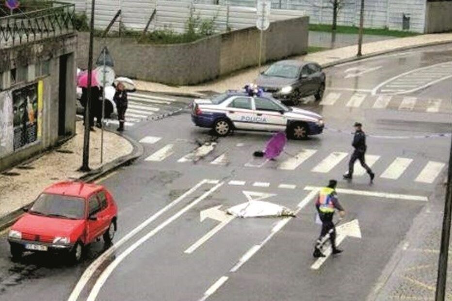 Atropelada junto à PSP 