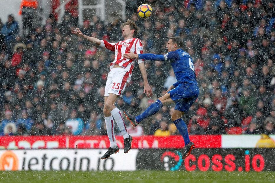 Equipas britânicas jogam na neve