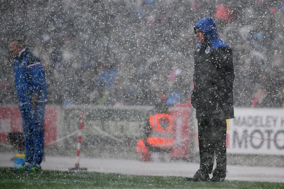 Equipas britânicas jogam na neve