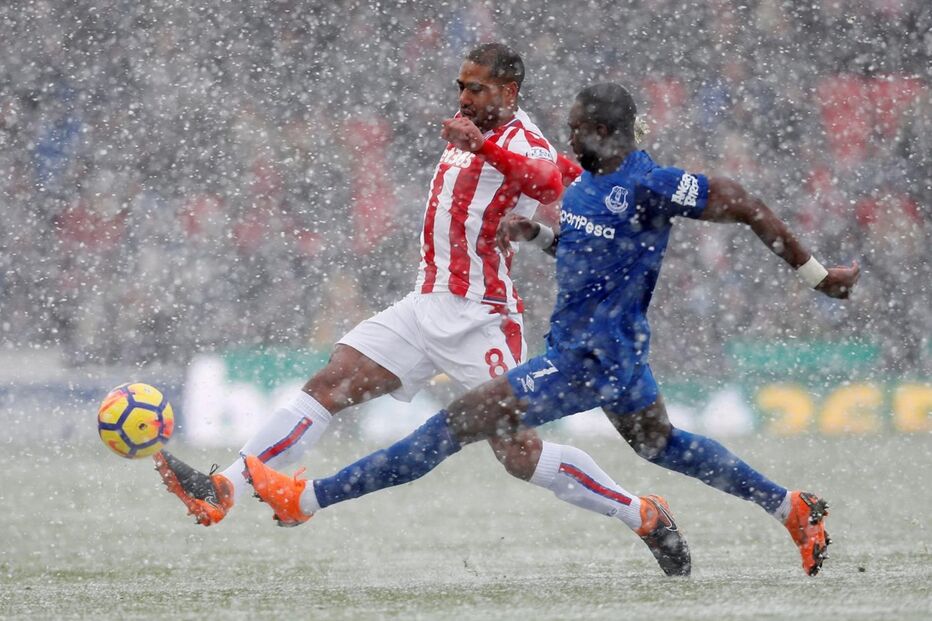 Equipas britânicas jogam na neve