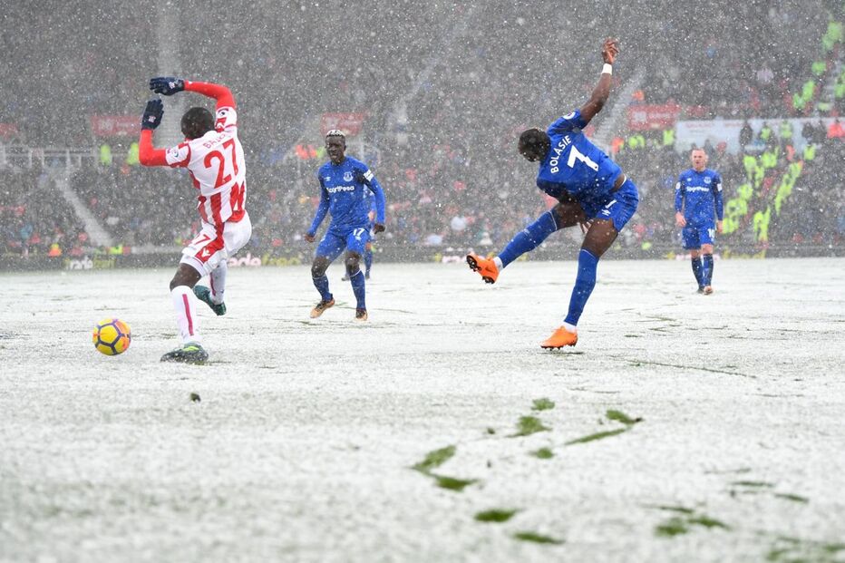 Equipas britânicas jogam na neve