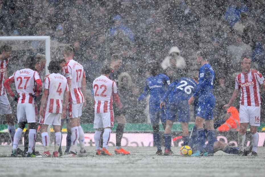 Equipas britânicas jogam na neve