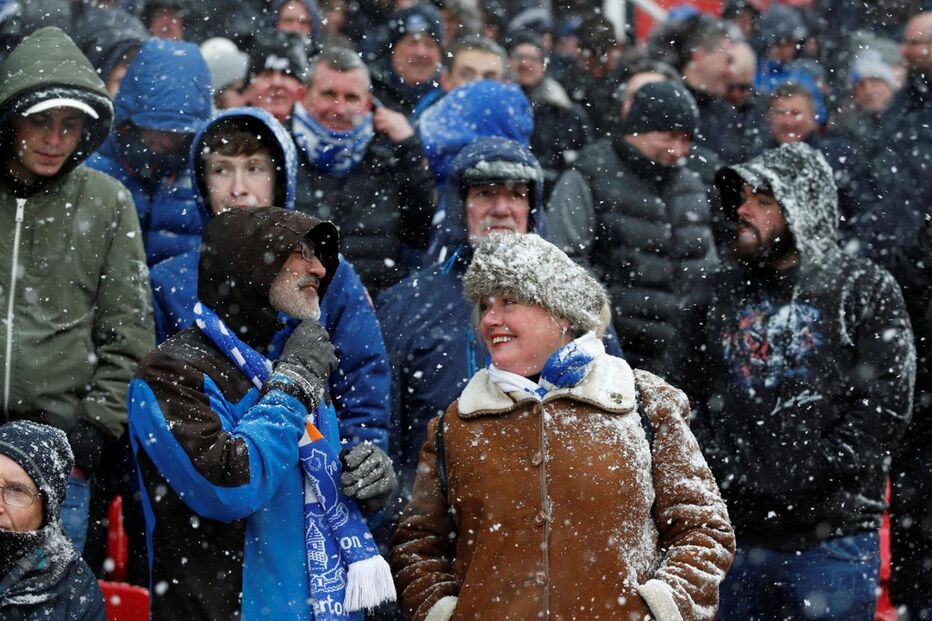 Equipas britânicas jogam na neve