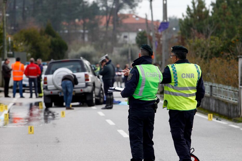 Vizinhas caminhavam na berma da estrada de acesso ao aeródromo municipal quando foram atingidas mortalmente pelo jipe 