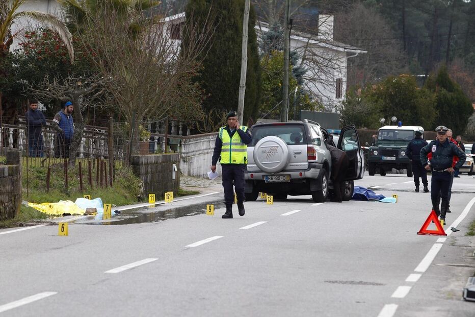 Vizinhas caminhavam na berma da estrada de acesso ao aeródromo municipal quando foram atingidas mortalmente pelo jipe 