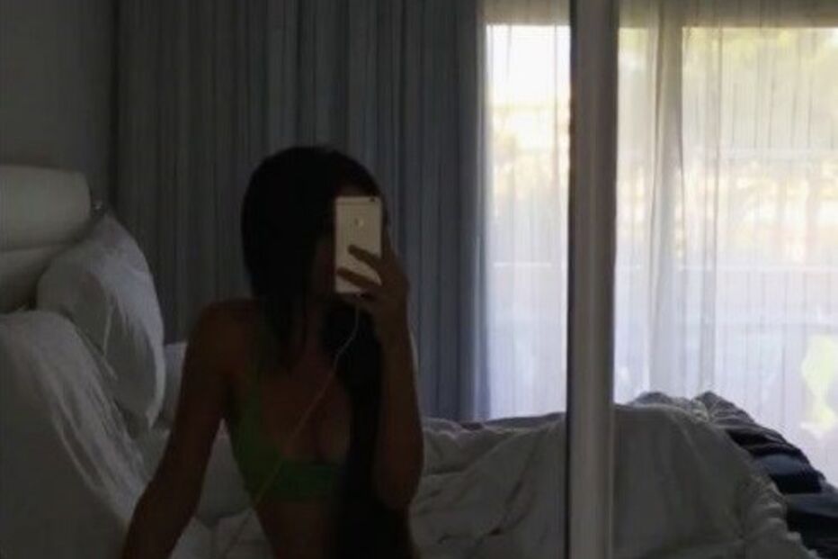 India -malhoa, cantora, adolescente, redes sociais