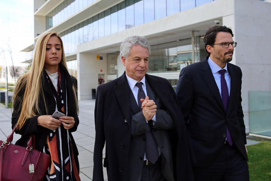 António Figueiredo (ao centro), antigo presidente do Instituto dos Registos e Notariado, é o principal arguido do processo Vistos Gold 