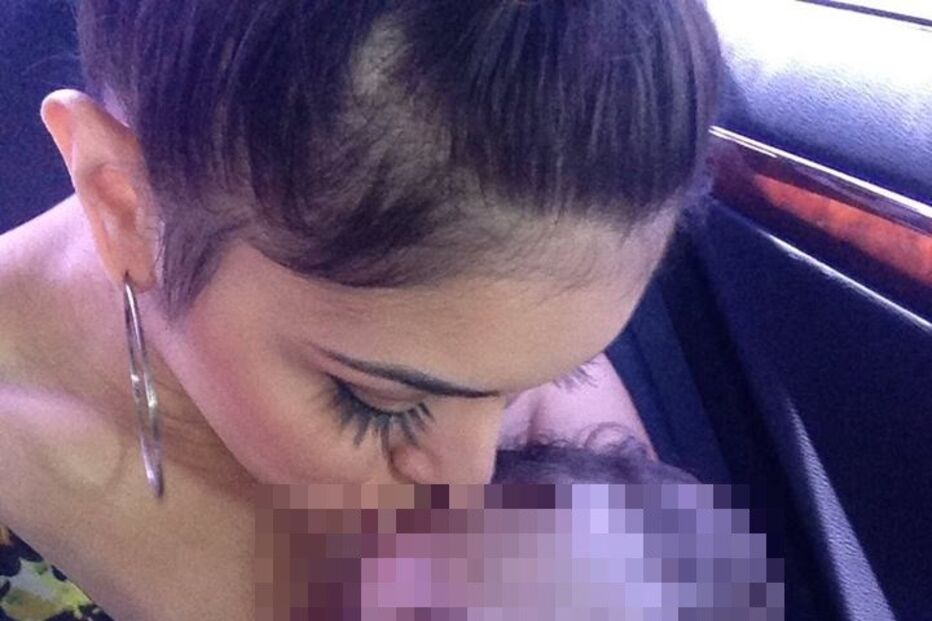 Parisa Siddiqi com os filhos