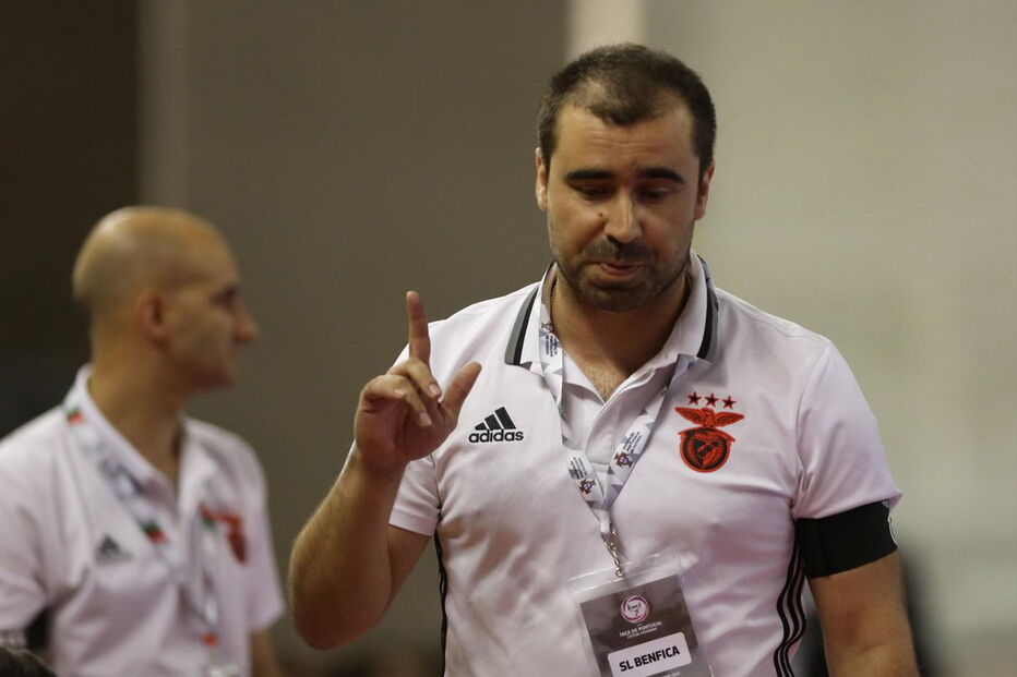 Bruno Fernandes treinador de futsal feminino