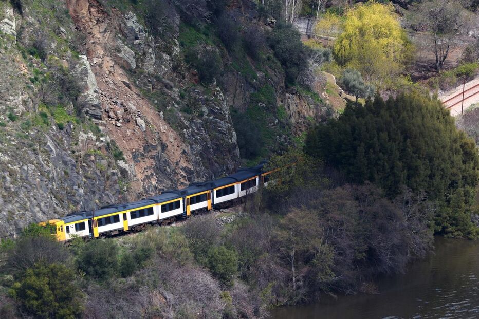 Composição ficou parada na linha, perto do apeadeiro de Ferrão, em Sabrosa 