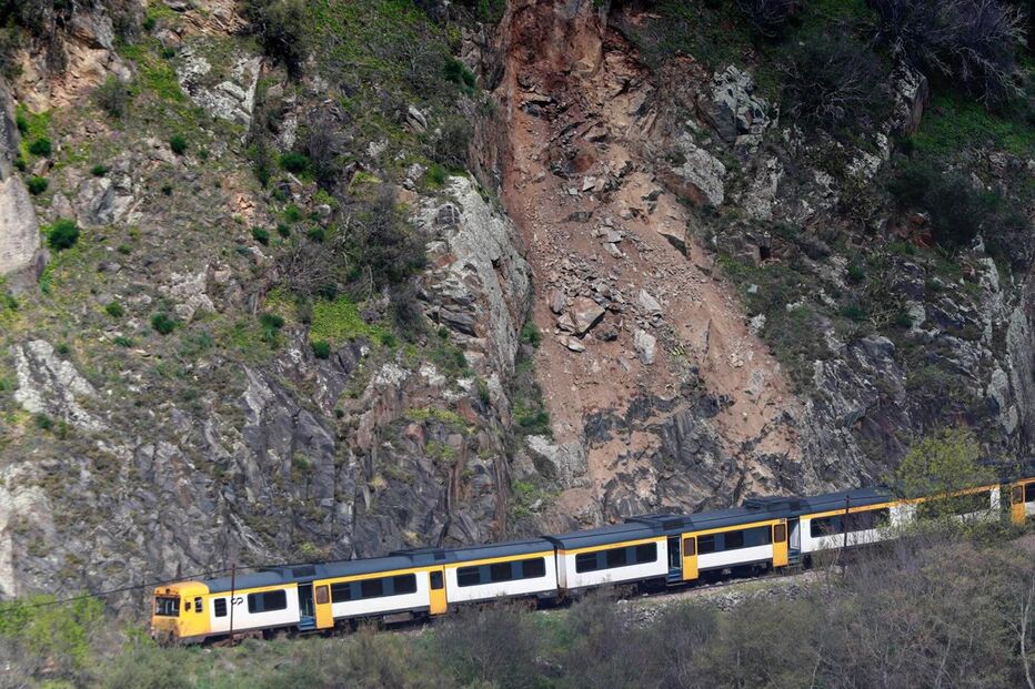 Composição ficou parada na linha, perto do apeadeiro de Ferrão, em Sabrosa 