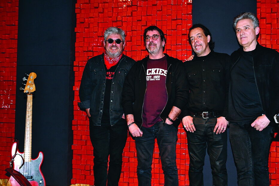 Tim, Kalú, João Cabeleira e Gui, no estúdio dos Xutos & Pontapés