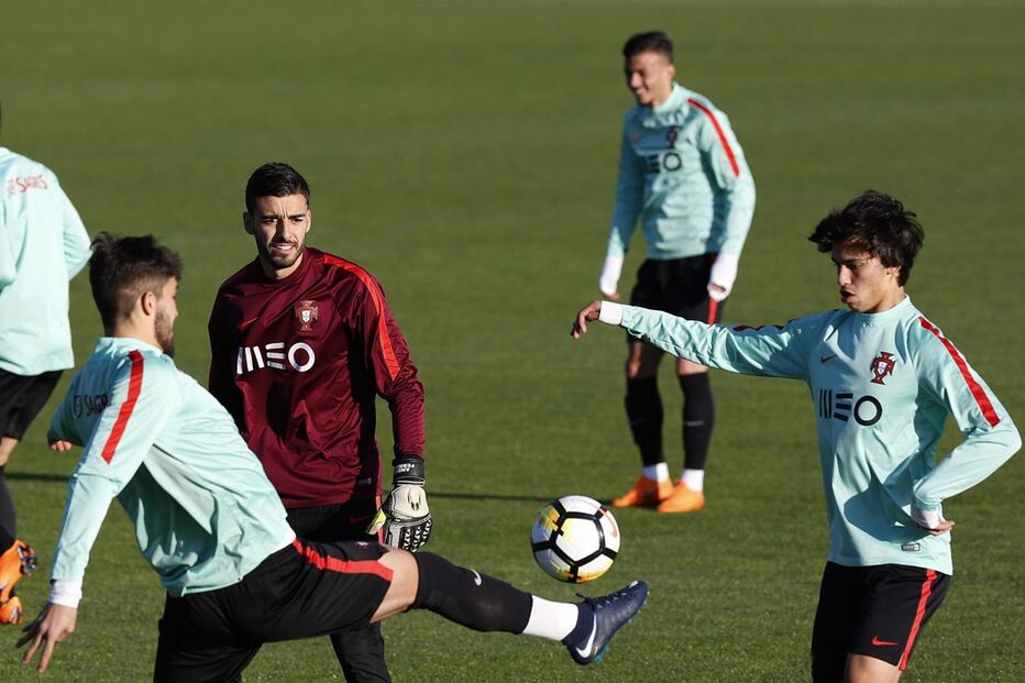 Guarda-redes tem Buffon e Rui Patrício como referências