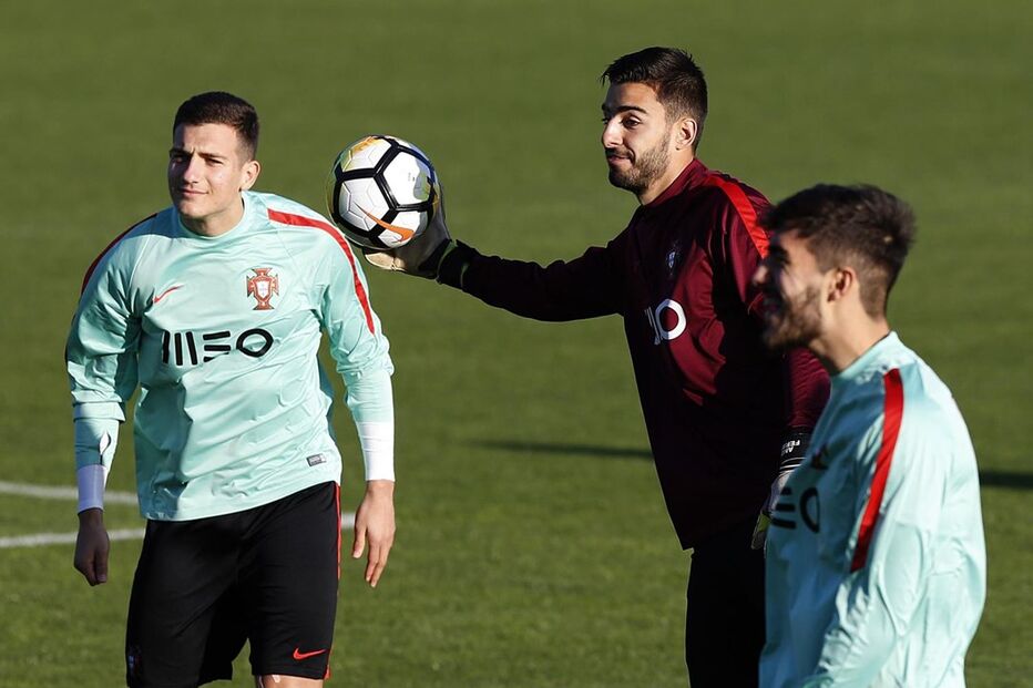 Guarda-redes tem Buffon e Rui Patrício como referências